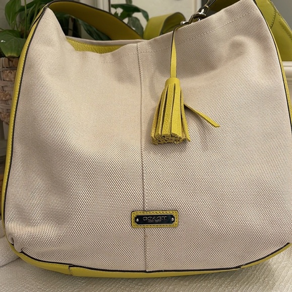COACH - Avery Hobo in canvas and chartreuse -F28911- EUC❤️ - Picture 8 of 11